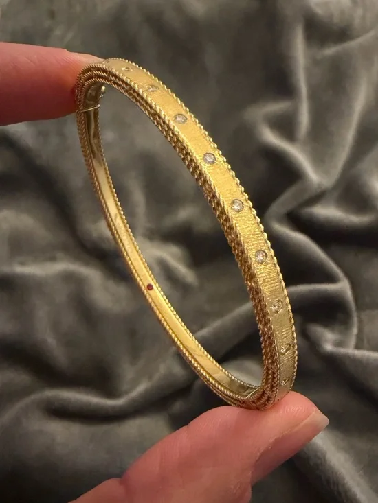 Roberto Coin 18k yellow gold PRINCESS DIAMOND SATIN BANGLE - Picture 3 of 8